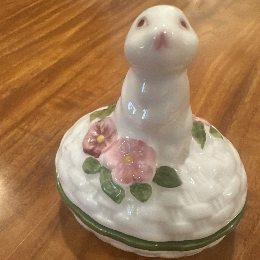 Vintage 80s Avon Bunny Rabbit Easter Holiday Spring Lidded‎ Trinket Box Brazil